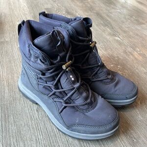 Ryka ladies snow boots size 8